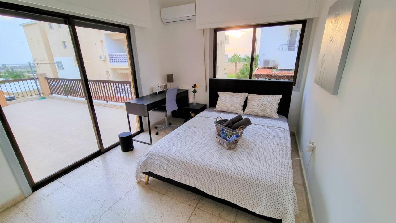 לרנקה Cozy Beach Apt / 100 Mbit+ Netflix / Near Airport מראה חיצוני תמונה