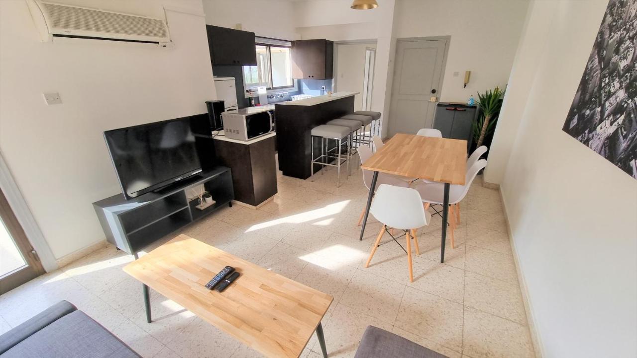 לרנקה Cozy Beach Apt / 100 Mbit+ Netflix / Near Airport מראה חיצוני תמונה