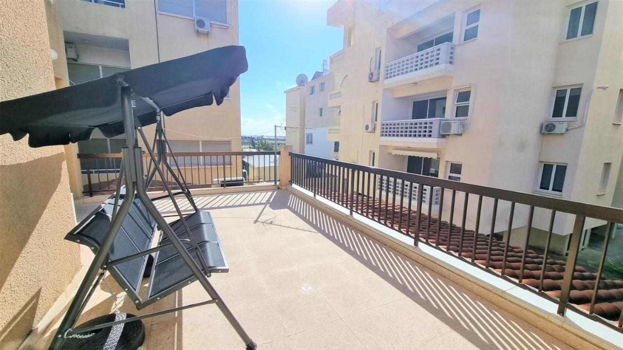 לרנקה Cozy Beach Apt / 100 Mbit+ Netflix / Near Airport מראה חיצוני תמונה
